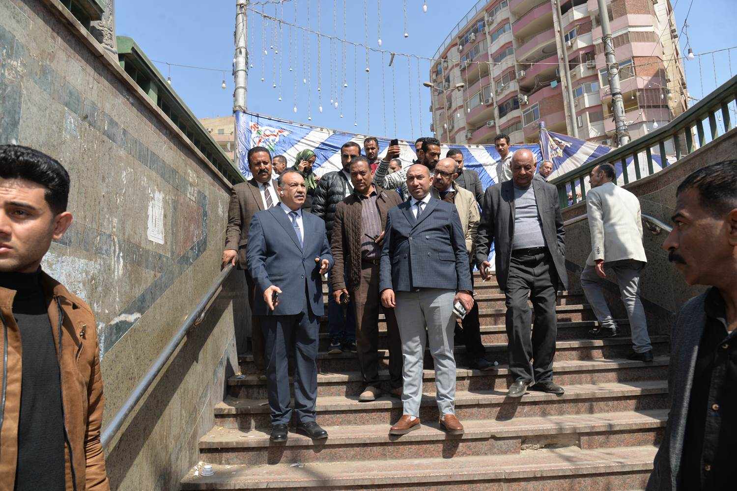 محافظ أسيوط يتفقد شوارع منطقة فريال.. ويوجه بإنارة وتأمين نفق المشاة