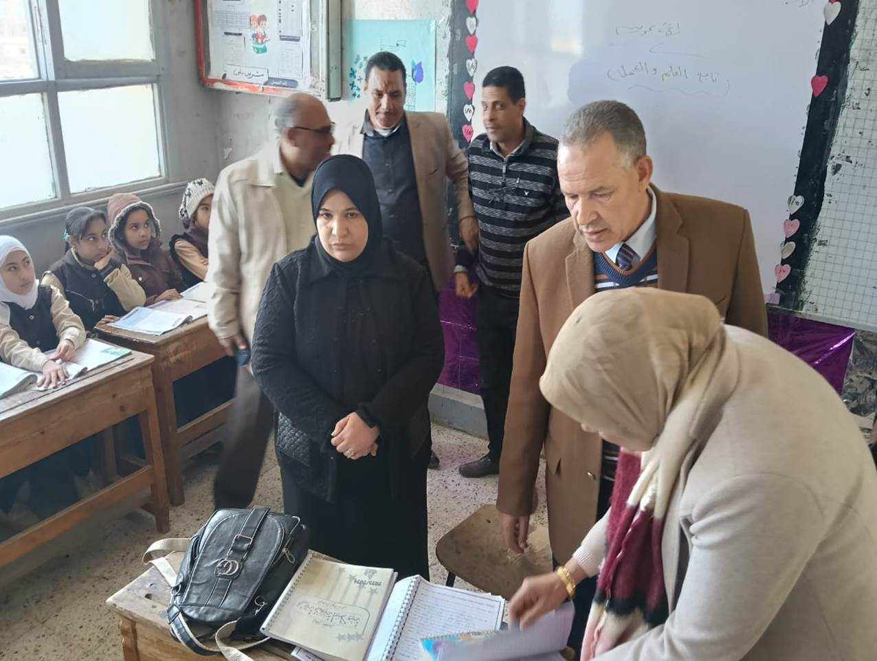 إحالة ٧ معلمين للتحقيق بمدارس إدارة صدفا التعليمية بأسيوط