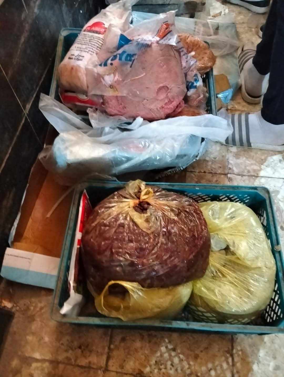 ضبط لحوم فاسدة وتحرير ٣٠٣ محضر متنوع داخل الأسواق بأسيوط