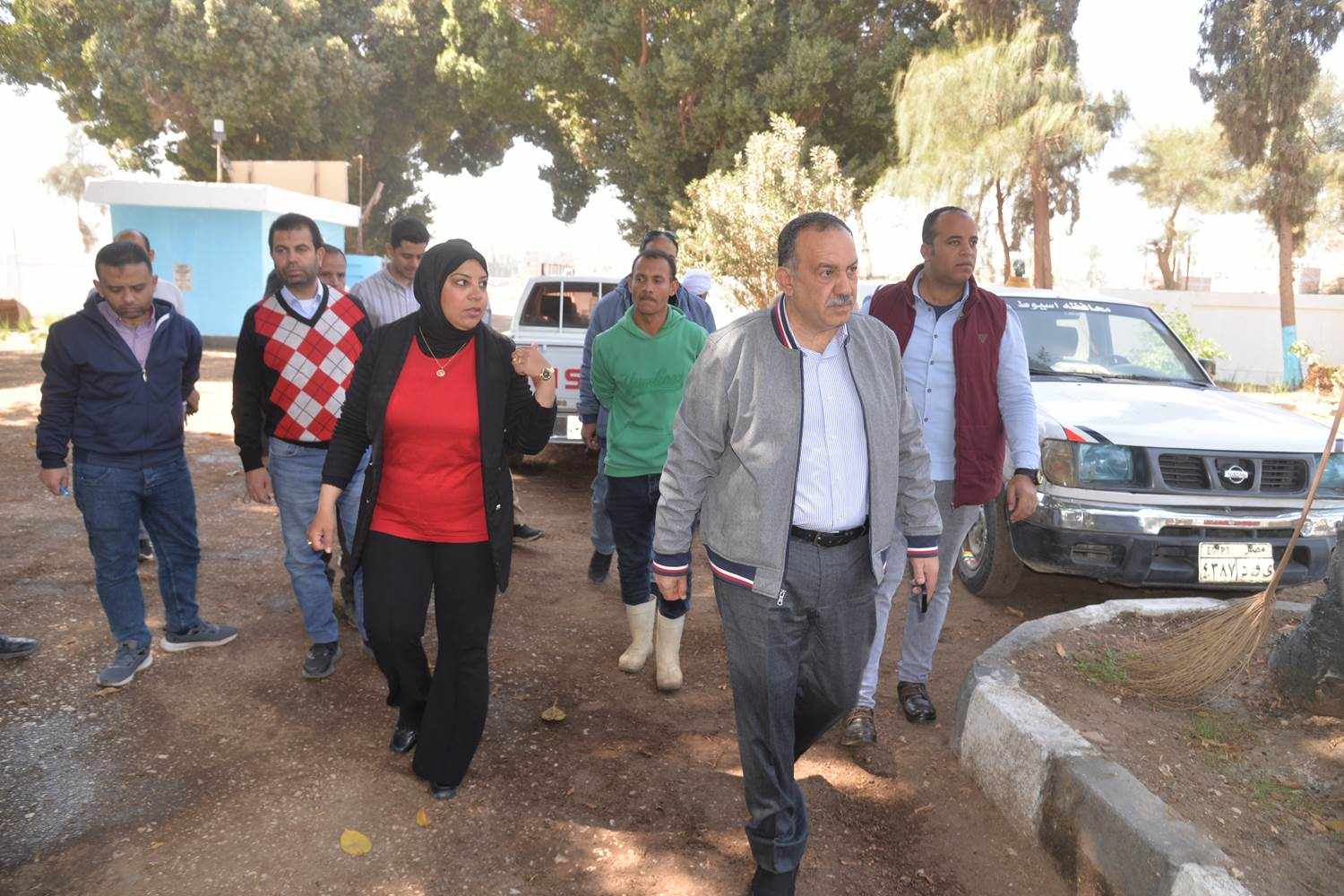 محافظ أسيوط يوجه بتطوير مدخل قرية بني زيد الأكراد وأبنوب الرئيسي