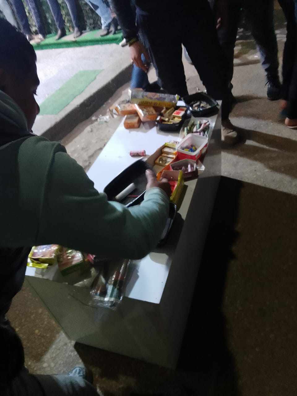 الجيزة تشن حملات لمنع بيع الالعاب النارية ومصادرتها