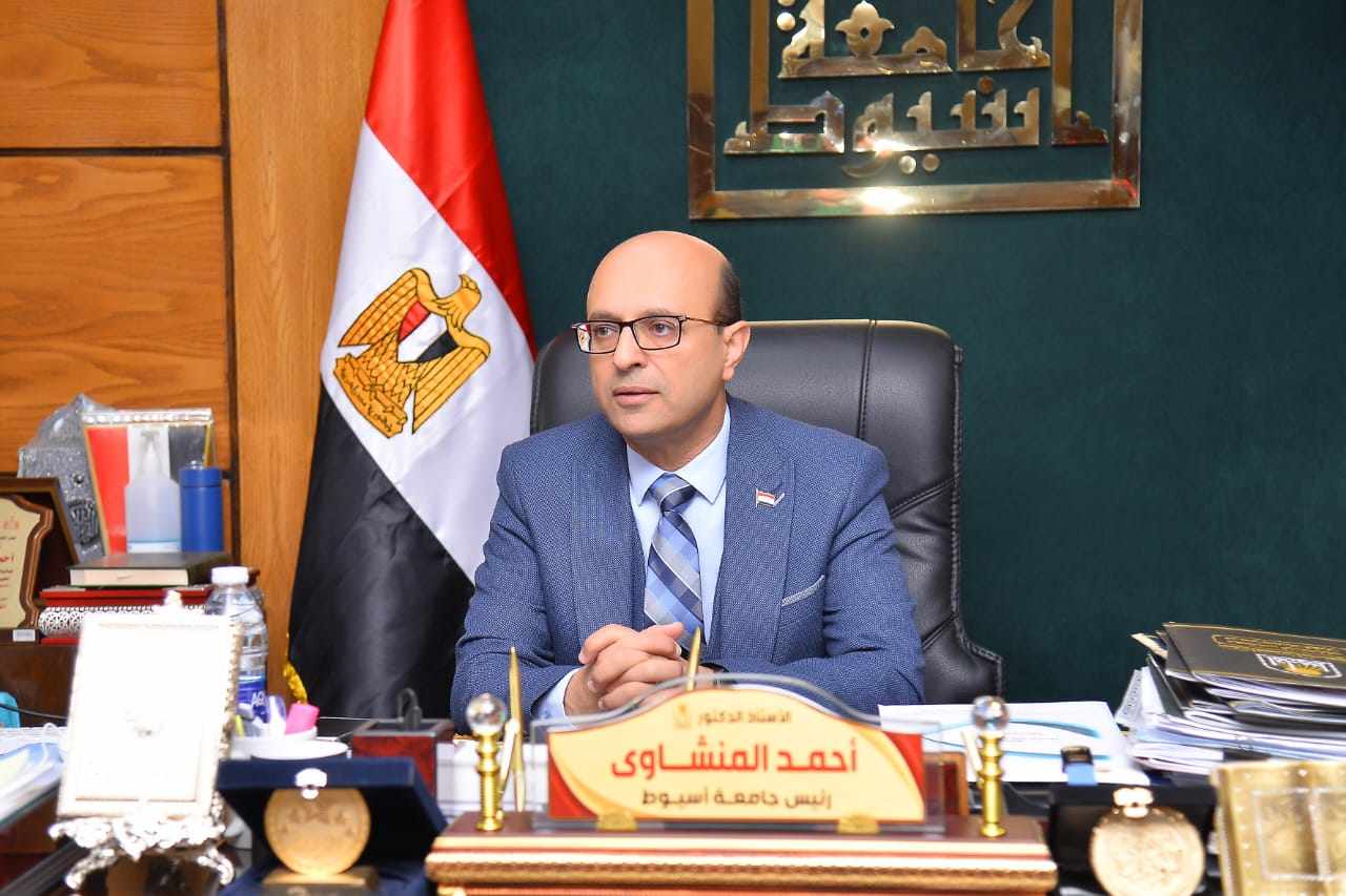 فريق طبي ينجح بوحدة القرنية بمستشفيات جامعة أسيوط