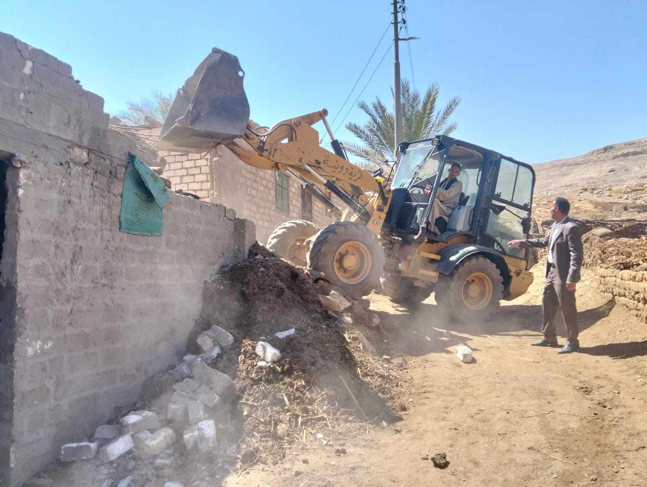 إزالة ٣٣ حالة تعد على أراضي زراعية وأملاك دولة بمراكز أسيوط