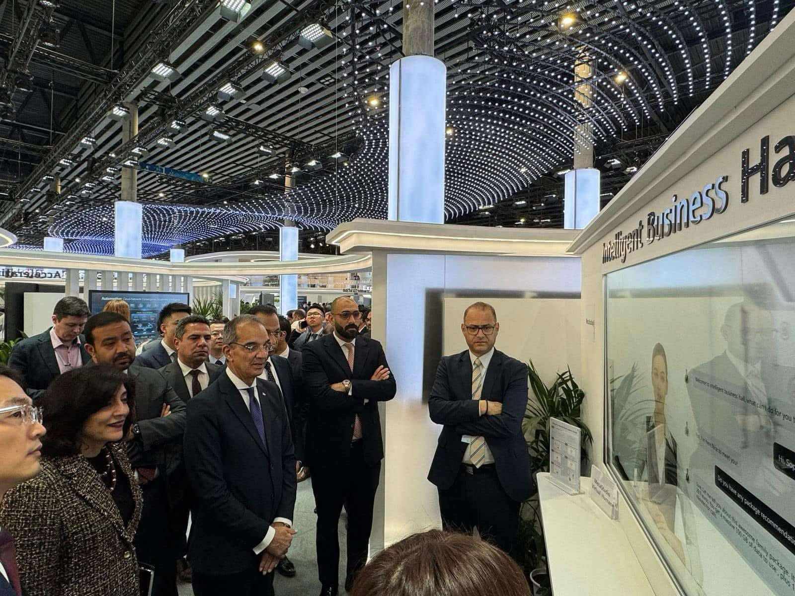 وزير الاتصالات  يواصل لقاءاته مع مسئولى شركات عالمية لجذب استثمارات جديدة