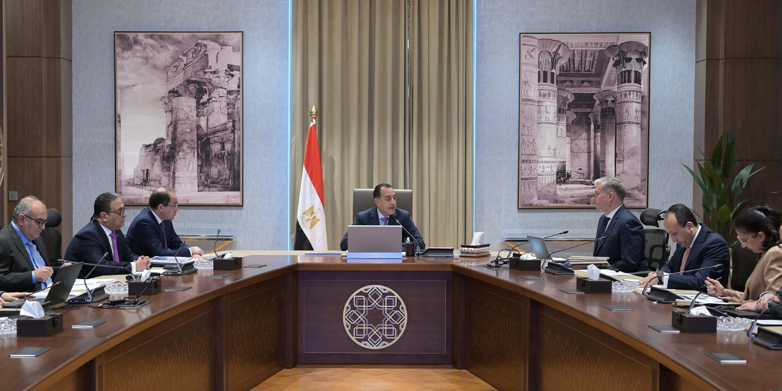 مدبولي يشدد على أهمية تفعيل غرف الأزمات والطوارئ خلال عيد الفطر