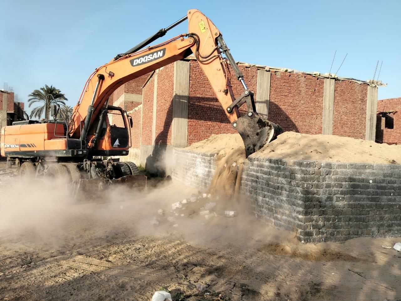 الجيزة:خلال أسبوع..إزالة ٢٠ حالة تعدي علي الأراضي الزراعية ومخالفات بناء