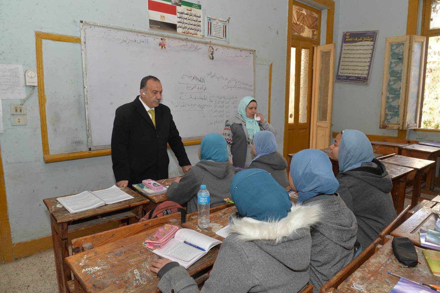 محافظ أسيوط يتفقد مدرسة أم المؤمنين الإعدادية بنات