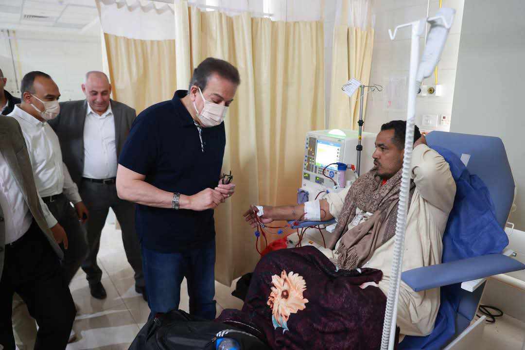 نائب رئيس مجلس الوزراء وزير الصحة  يشيد بالمنشآت الصحية بالعدوة