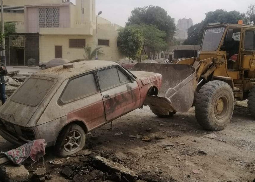 تحرير 971 مخالفات الملصق الإلكتروني ورفع 40 سيارة ودراجة نارية متروكة