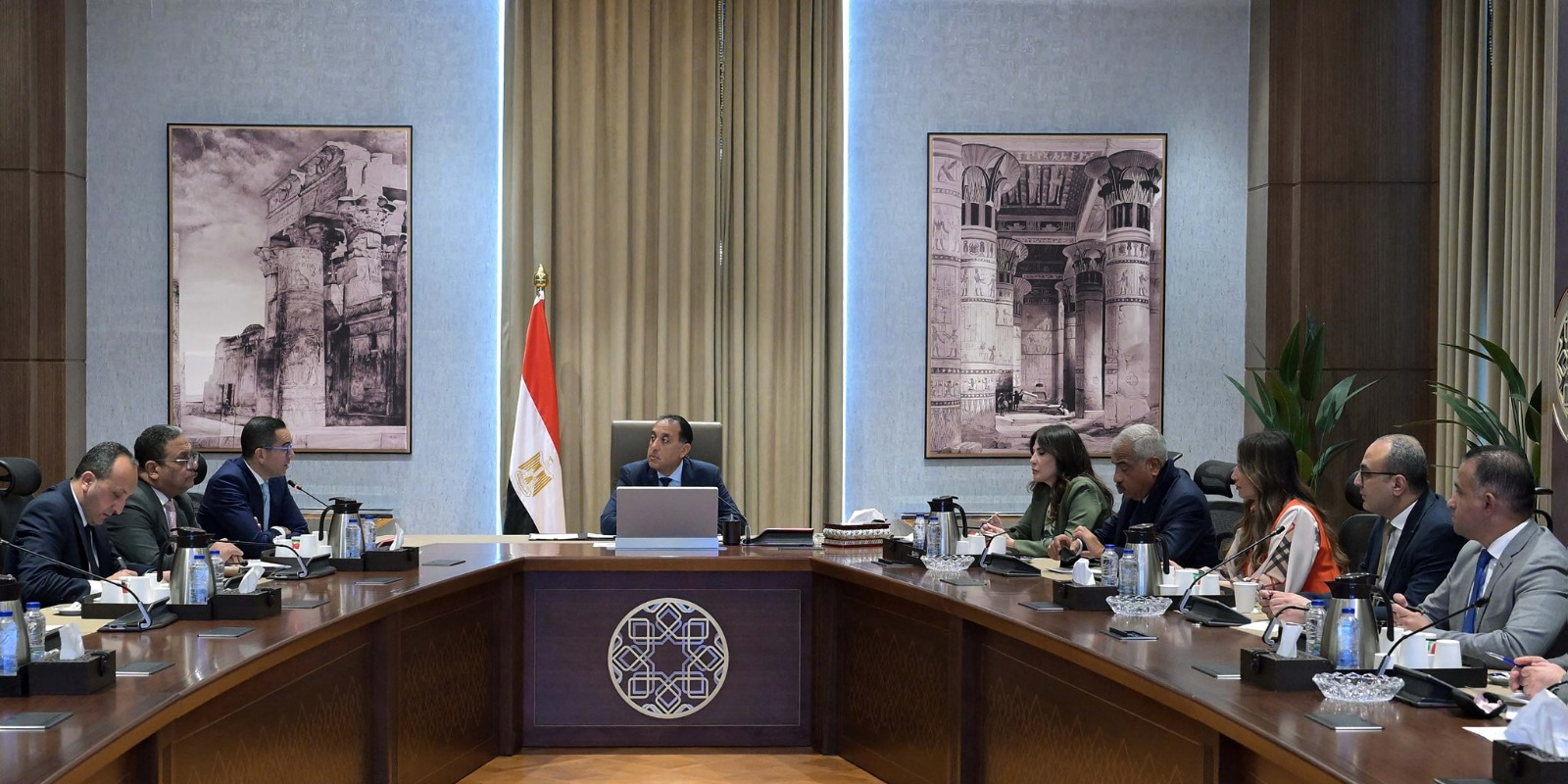 رئيس الوزراء يطلع على رؤى تطوير منطقة مربع الوزارات