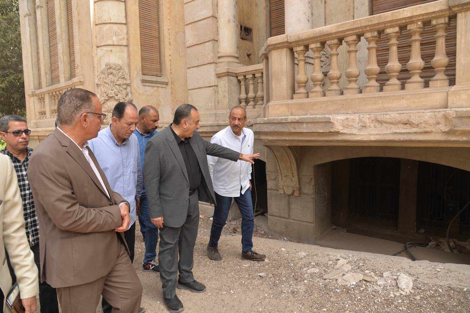 محافظ أسيوط يتابع تطوير ورفع كفاءة حديقة قصر ألكسان باشا الأثري