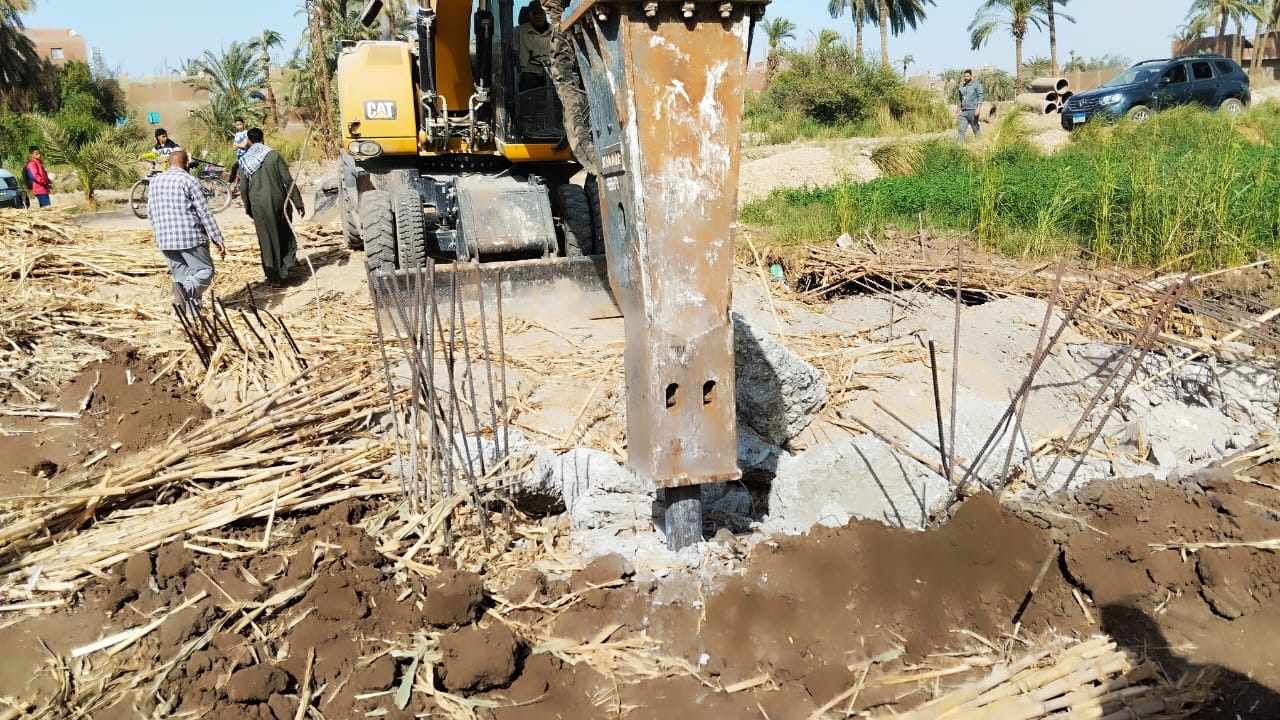 إزالة 32 حالة تعد على أراضي أملاك دولة بمركزي أسيوط والغنايم