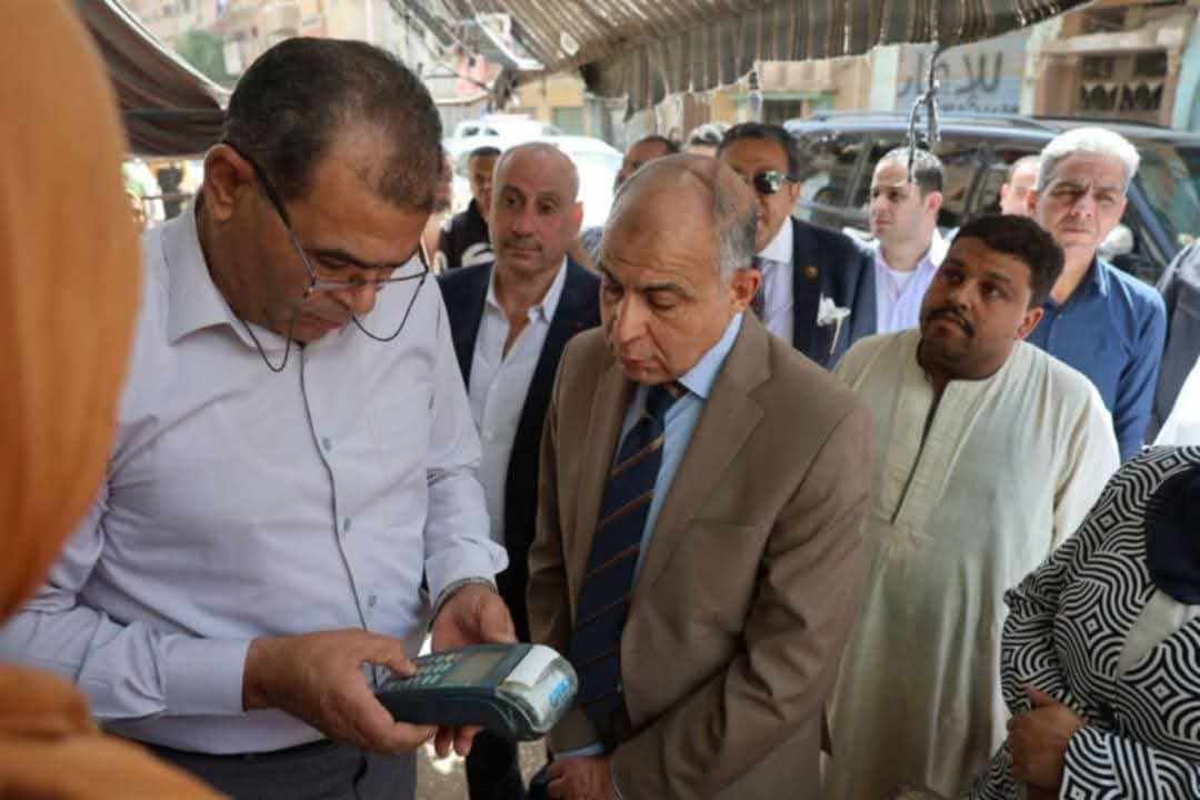 تموين المنيا : ضبط 300 بطاقة تموينية مجمعة وتحرير 60 محضرًا بمغاغة