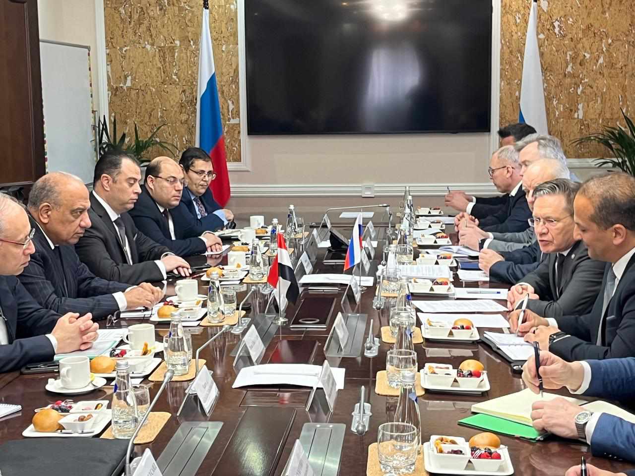 خلال زيارة موسكو.. وزير الكهرباء يجتمع برئيس شركة”روسآتًوم ” الروسية