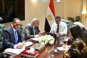 وزير الصحة يبحث مع المدير التنفيذي لصندوق التعويض عن مخاطر المهن الطبية