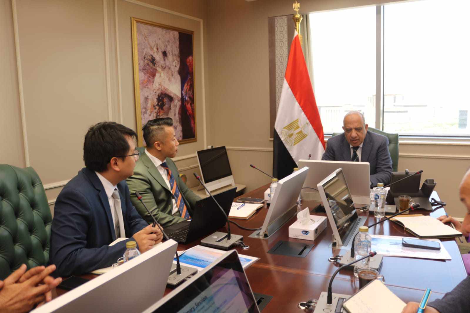 وزير الكهرباء يبحث مع مسئولي شركة ستيت جريد الصينية سبل تعزيز الشراكة والتعاون