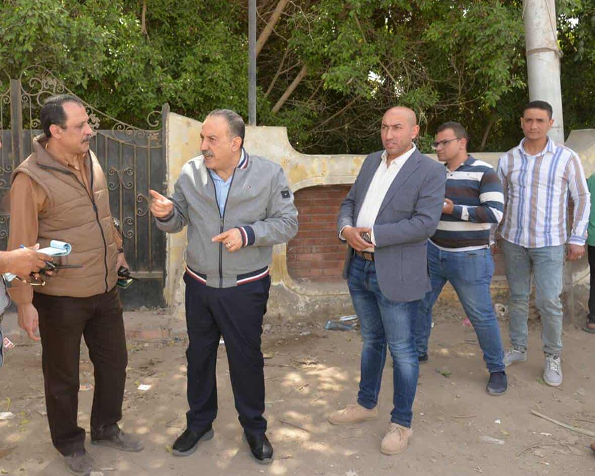 محافظ أسيوط يتفقد مدخل قرية منقباد ويوجه بتكثيف أعمال النظافة