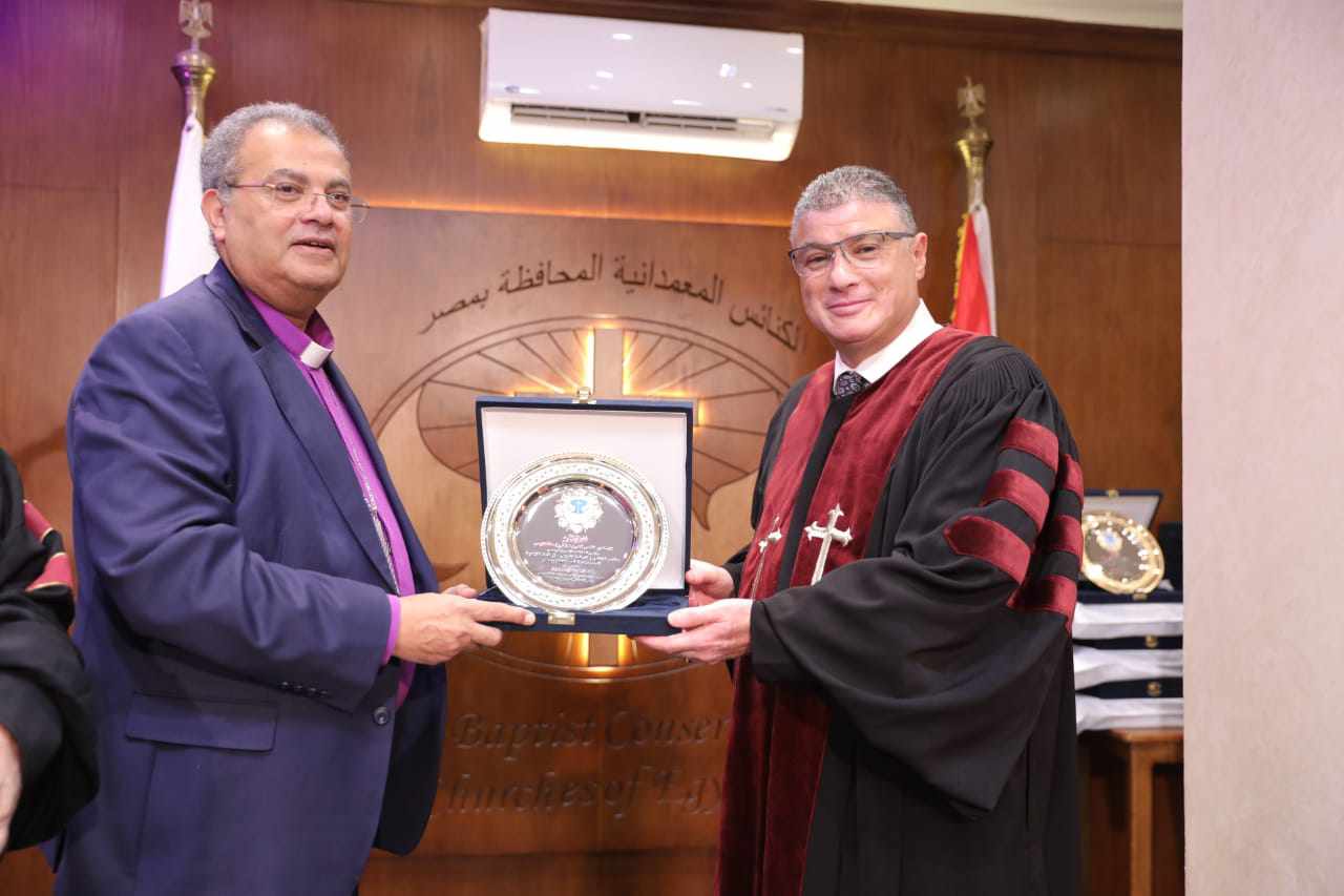 بحضور رئيس الطائفة الإنجيلية بمصر.. كلية اللاهوت المعمدانية المحافظة تحتفل بتخريج الدفعة الثانية 29 مايو