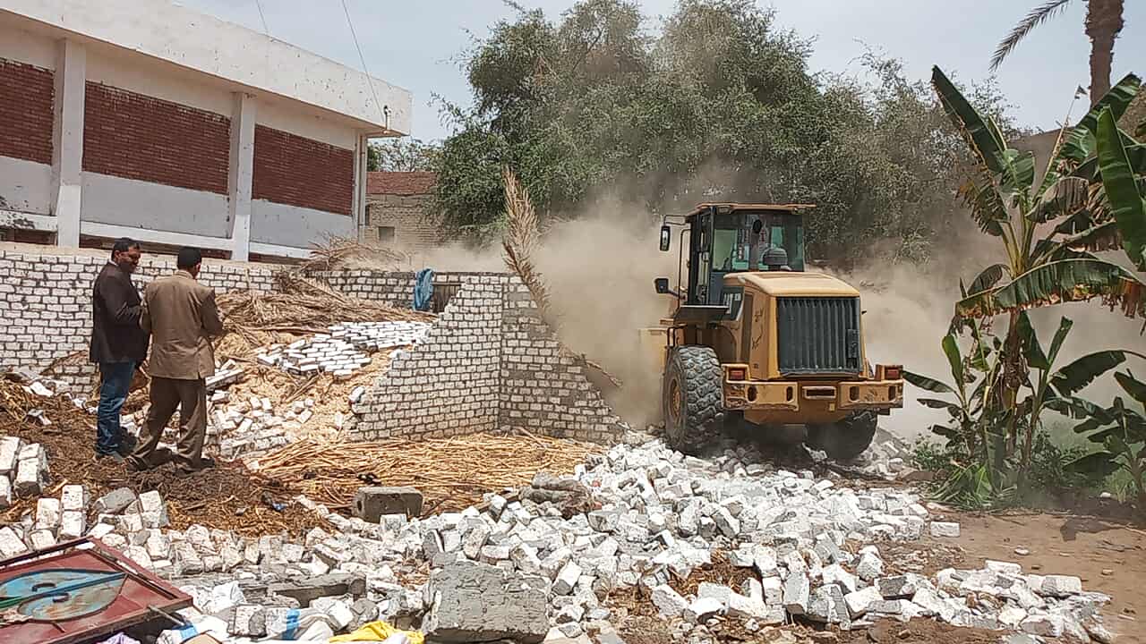 إزالة 57 حالة تعد على أملاك دولة واسترداد 27 فدان بمراكز أسيوط