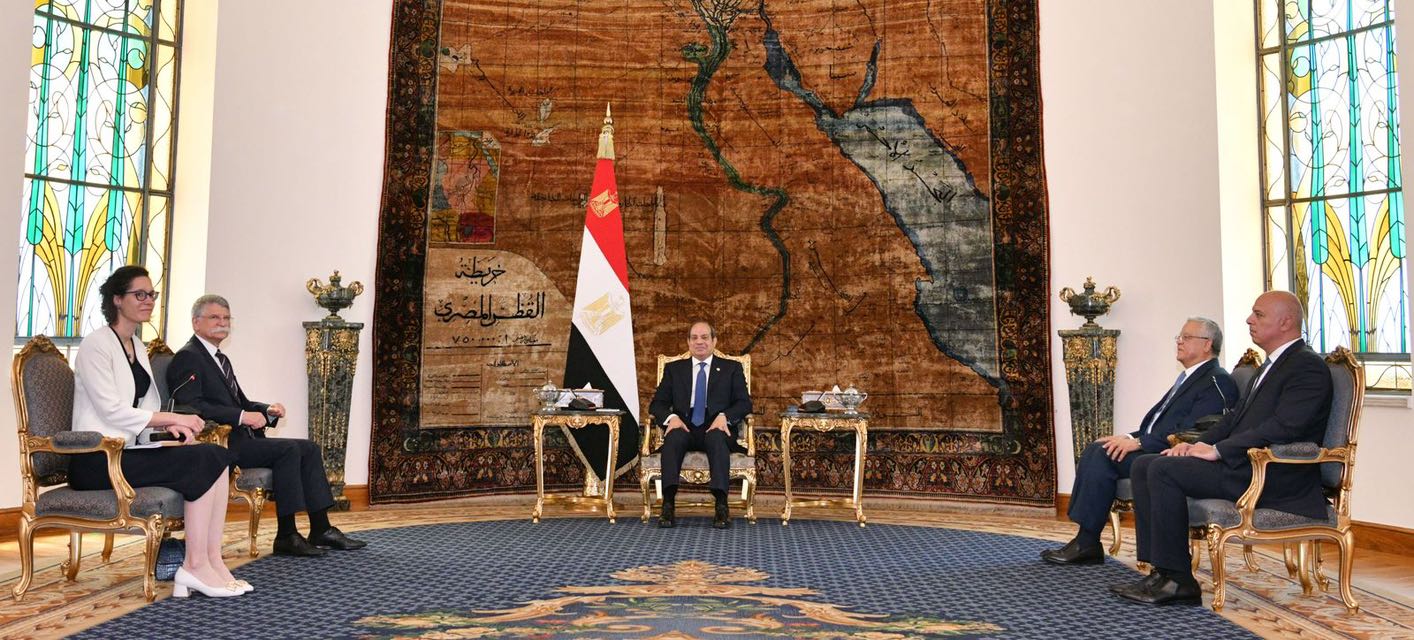 تفاصيل استقبال السيسي لـ”رئيس البرلمان المجري”