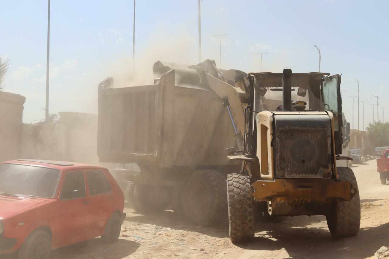 الجيزة تشن حملات نظافة مكبرة بالبوابة الثانية القديمة بحدائق الأهرام