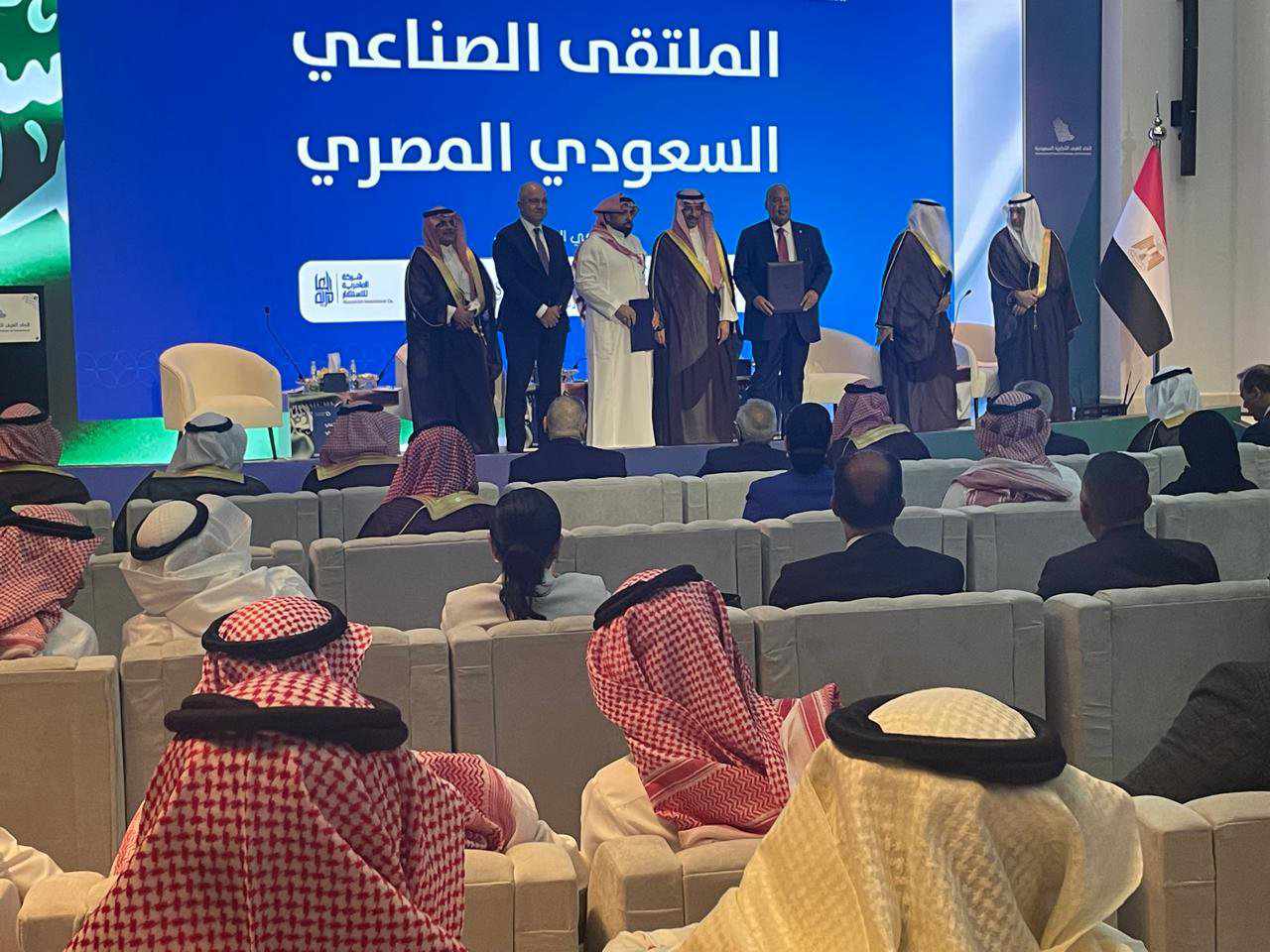 وزير الصناعة السعودي يبحث مع رئيس غرفة القاهرة سبل تعزيز التعاون الاقتصادي خلال ملتقي الأعمال المشترك بالسعودية