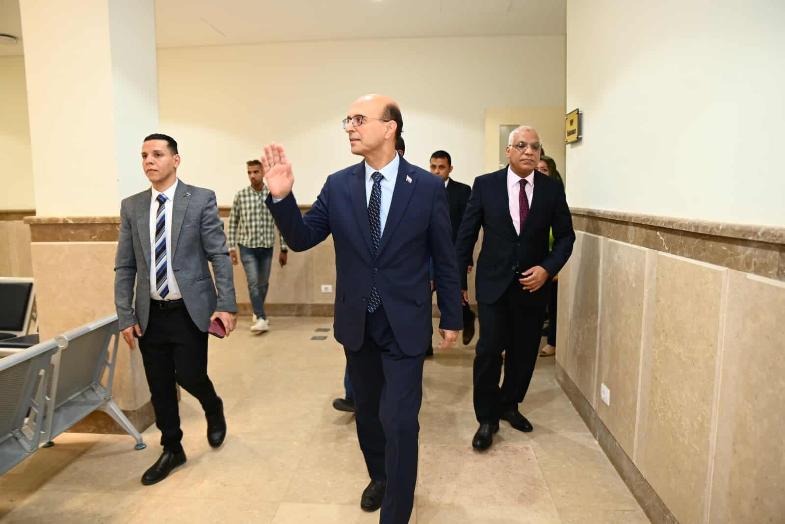 رئيس جامعة أسيوط يرأس اجتماع المجلس الأكاديمي للجامعة الأهلية