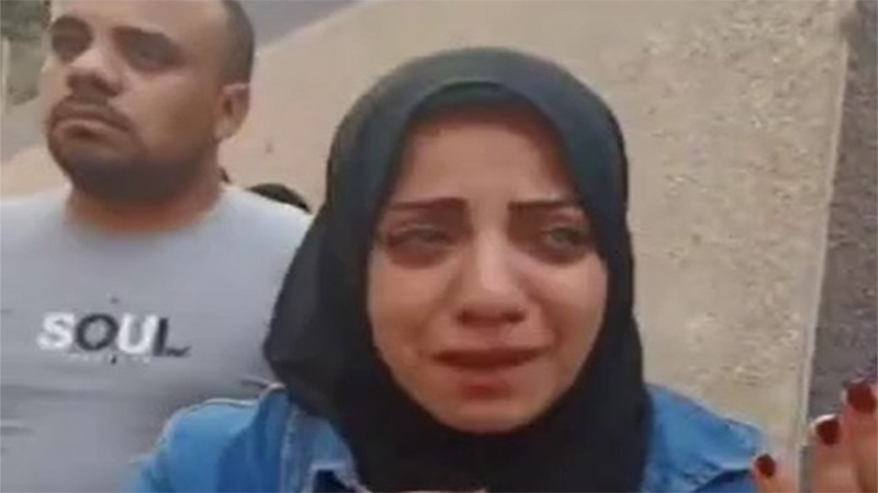 لحظات قبل السقوط… أم تهرب بابنها والموت يبتلع الجيران تحت أنقاض عقار أسيوط