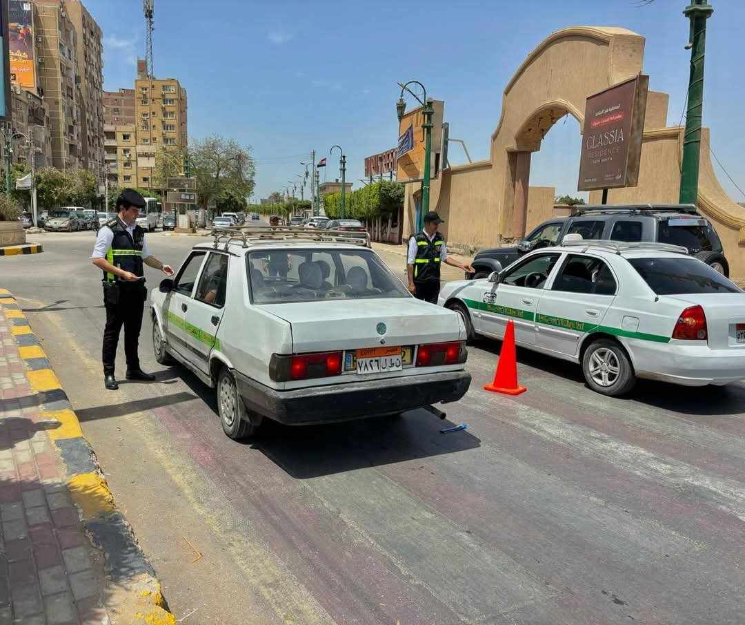 ضبط 50 سيارة تاكسي مخالفة لتعريفة الركوب بالمنيا