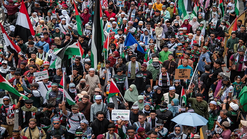 بريطانيا تندد باحتجاز إسرائيل نائبتين مناهضتين للعدوان على غزة