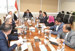 وزير الإسكان يلتقي رئيس “التنمية الحضرية” لتشغيل “تلال الفسطاط”