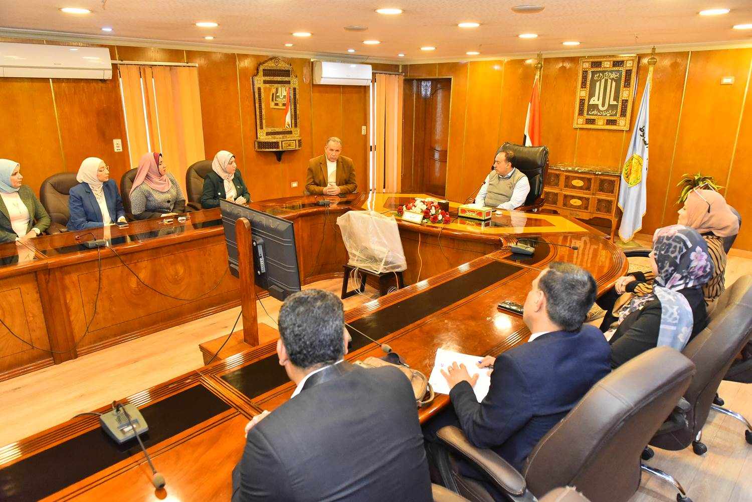 محافظ أسيوط يلتقي مديري مدارس البرنامج الرئاسي