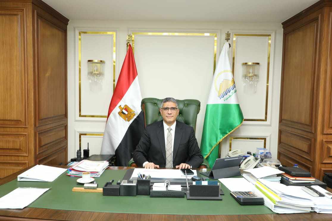 محافظ الجيزة يهنئ قداسة البابا تواضروس بعيد القيامة المجيد