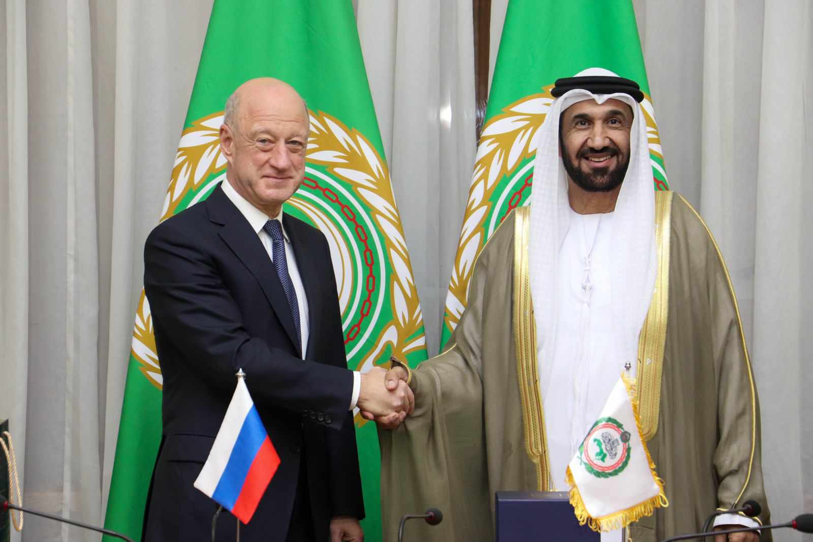 *رئيس البرلمان العربي يلتقي نائب رئيس مجلس الدوما الروسي في القاهرة