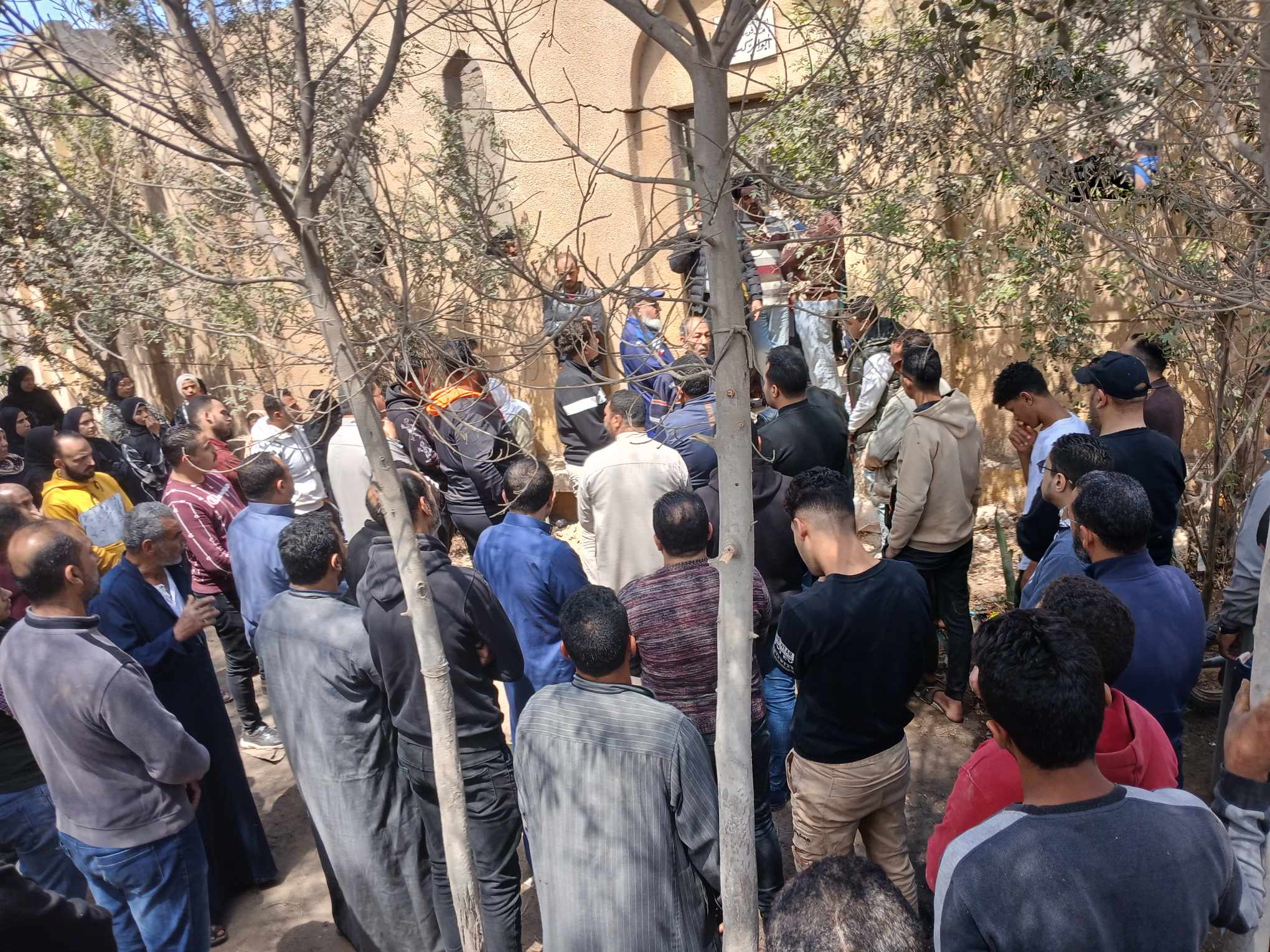 تشييع جثمان طفلي حريق ورشة مراتب بالمحلة