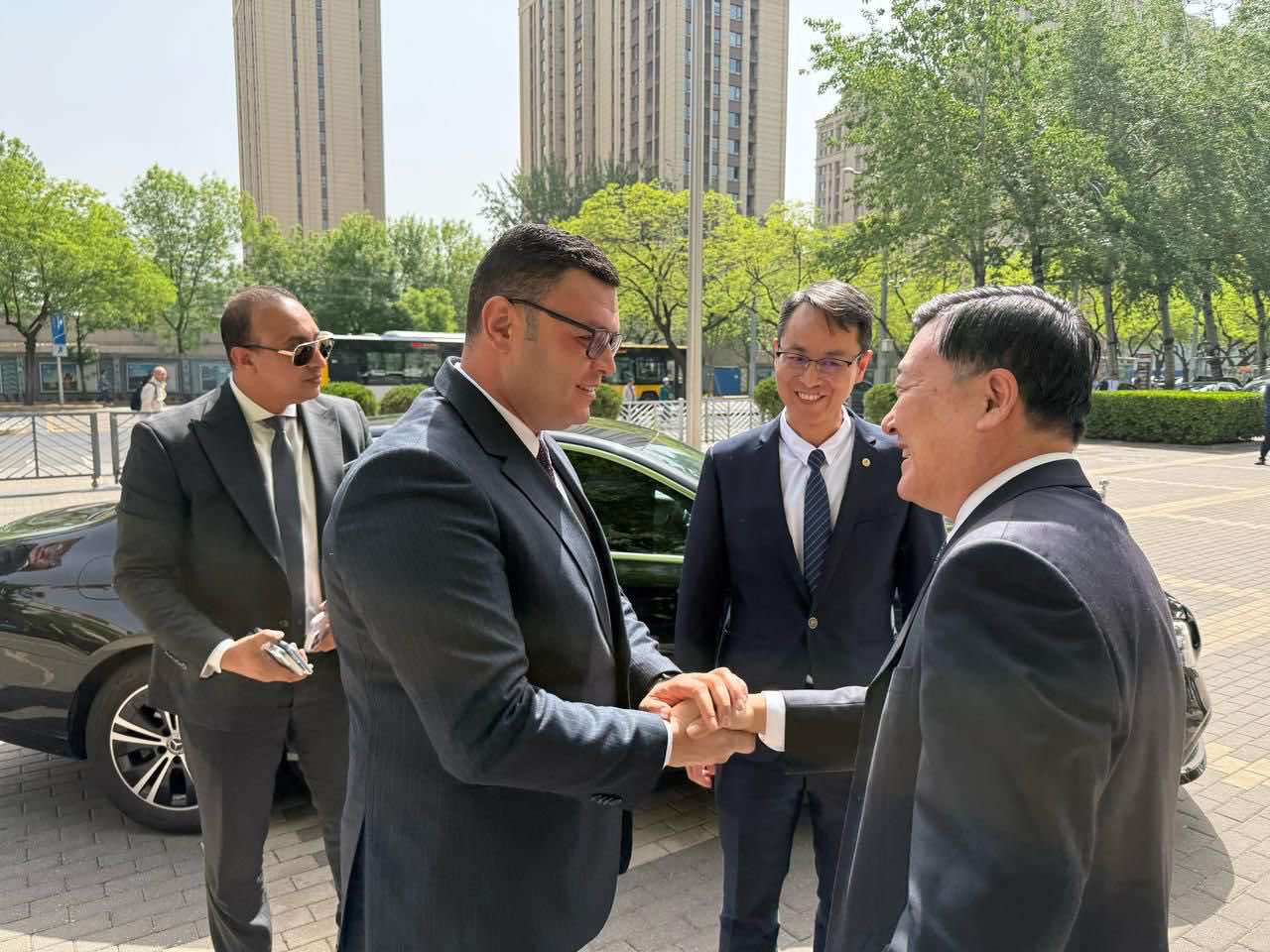 وزير الإسكان يلتقي نظيره الصيني في “بكين ” لبحث سبل التعاون المستقبلي