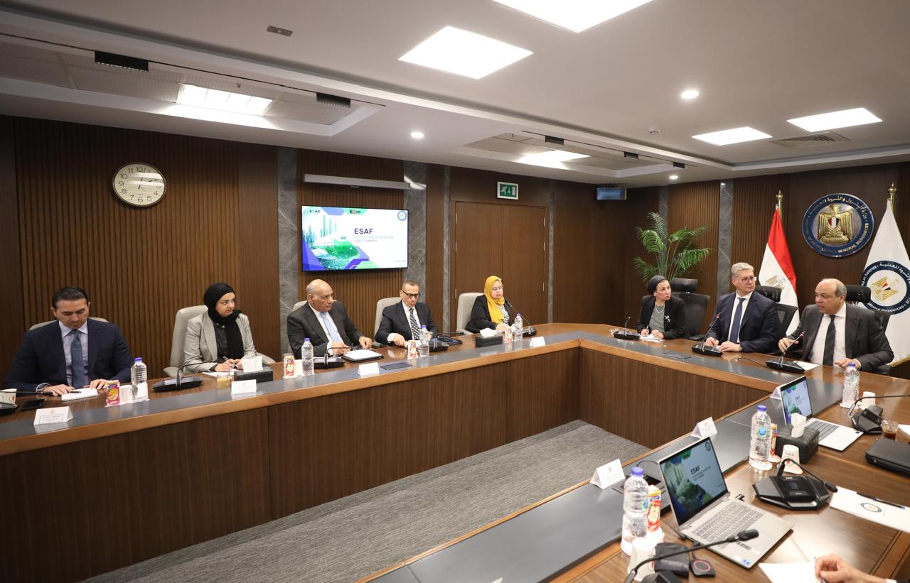 وزراء البترول والبيئة والطيران يبحثون التعاون في مشروع إنتاج وقود الطائرات المستدام