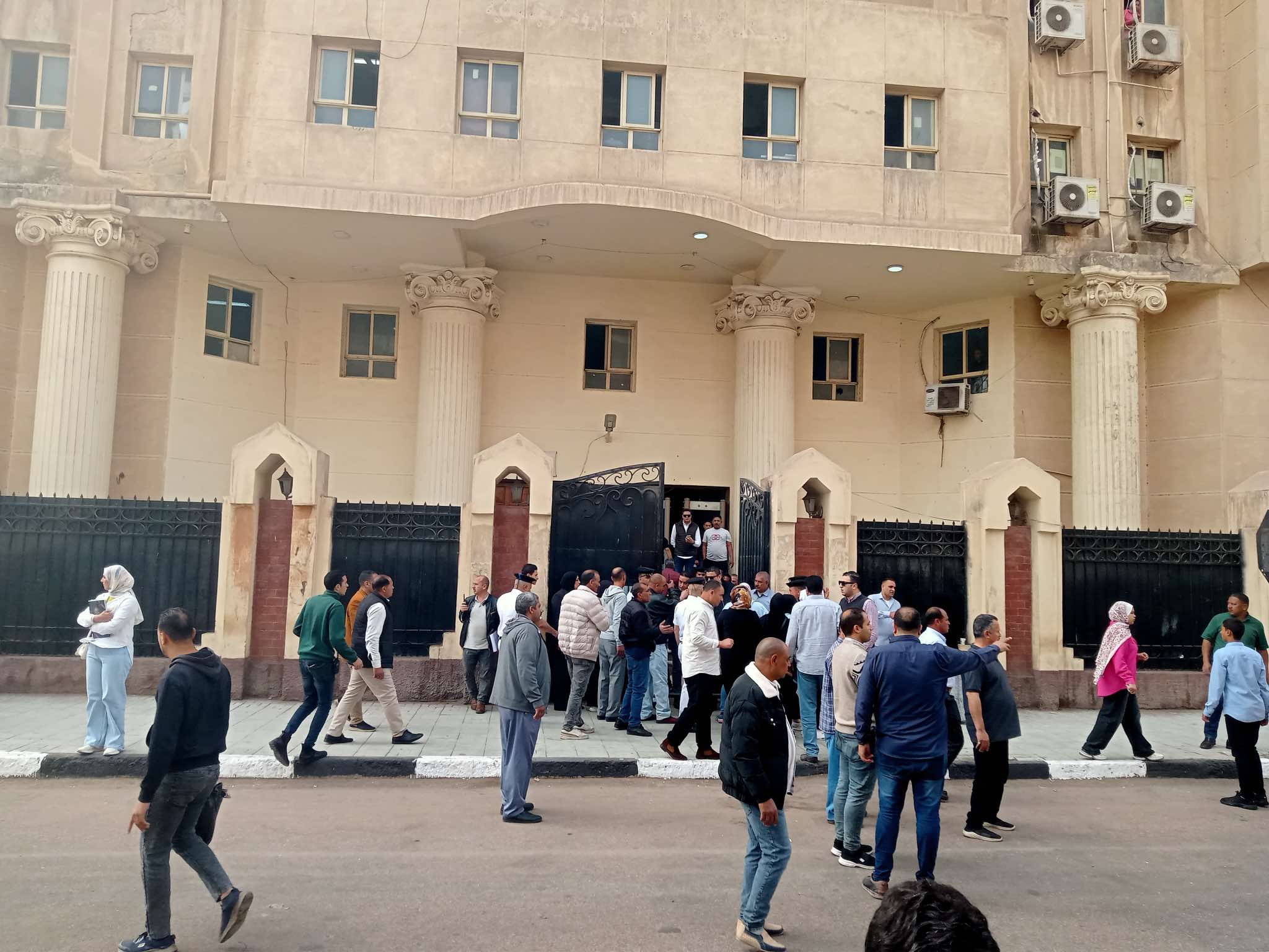 وسط إجراءات أمنية مشددة .. وصول أسرة الطفل ياسين إلى مقر المحكمة