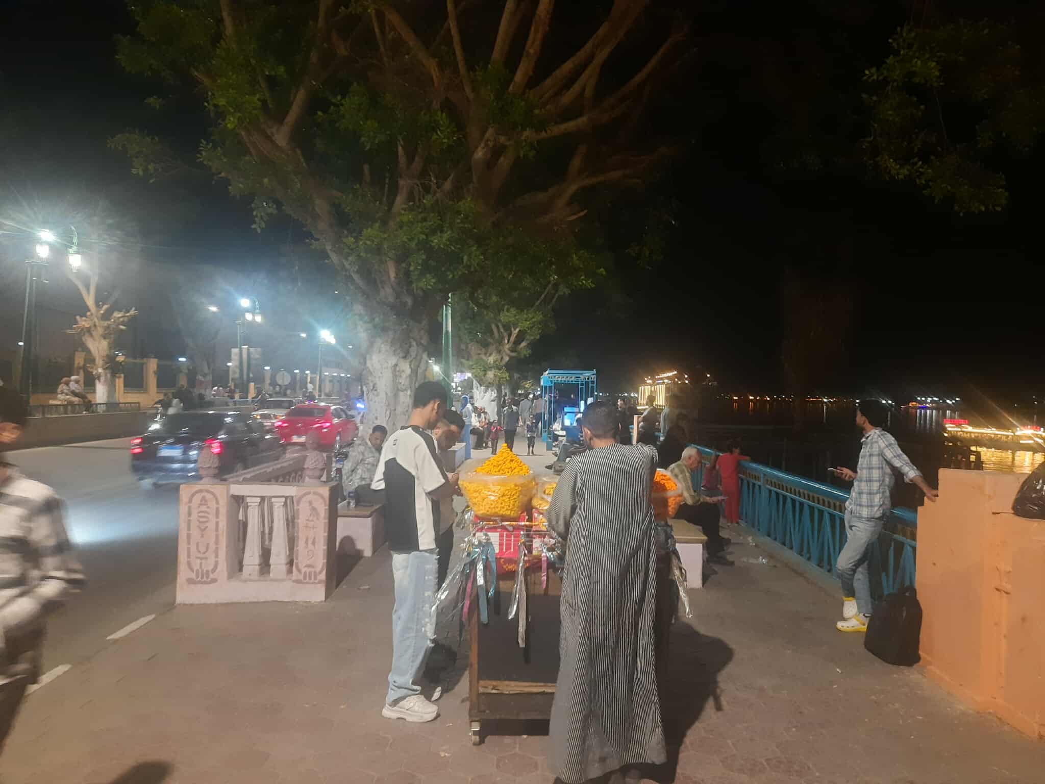 كورنيش أسيوط كامل العدد بمناسبة عيد القيامة المجيد وشم النسيم