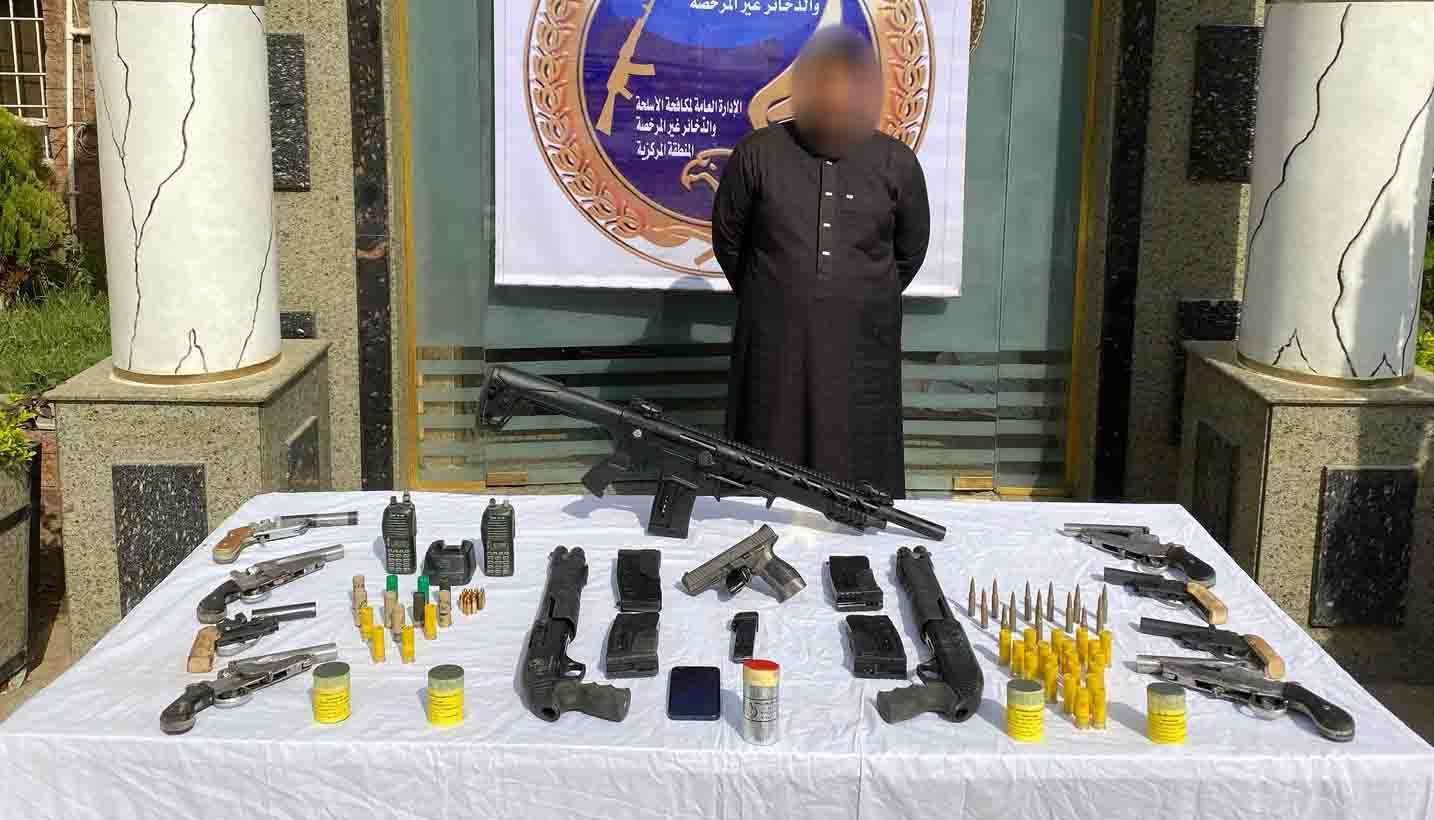 سقوط عنصر إجرامى بحوزة ترسانة أسلحة نارية قبل بيعها بـ طوخ