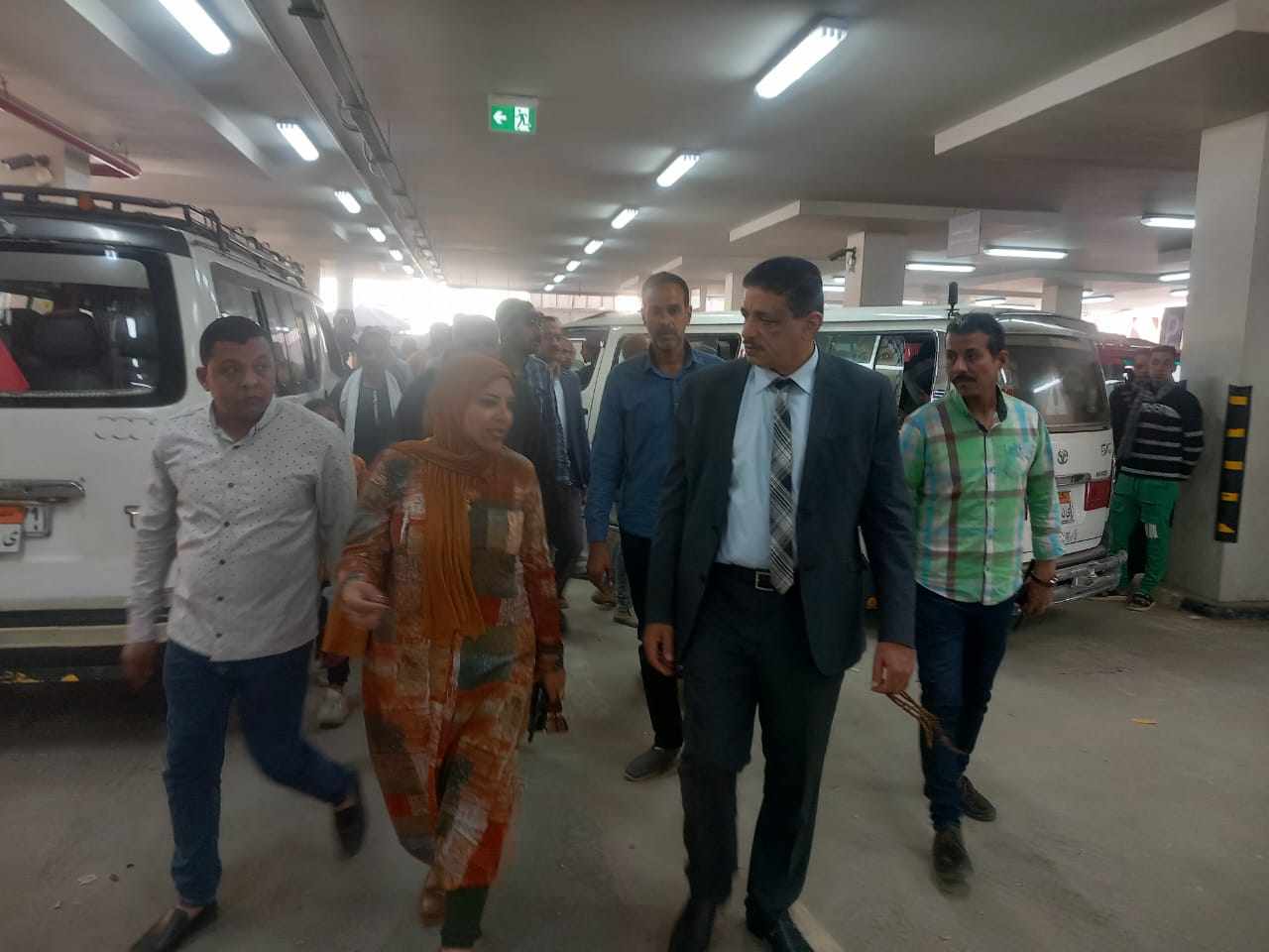 محافظ أسيوط يوجه بالمرور على جميع المواقف العامة للتأكد من الالتزام بالتعريفة الجديدة