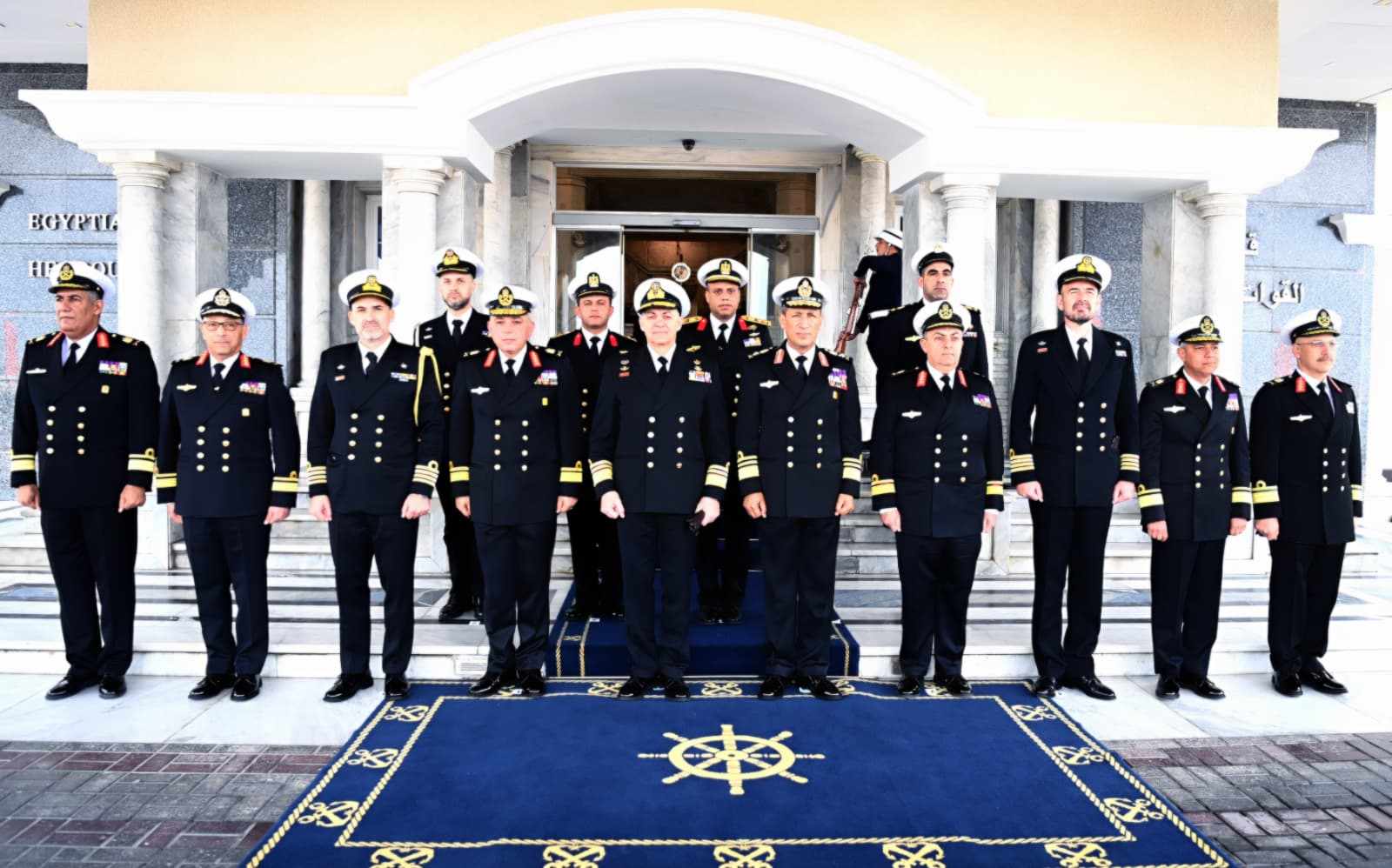 قائد القوات البحرية يلتقى رئيس هيئة الأركان العامة للقوات البحرية اليونانية