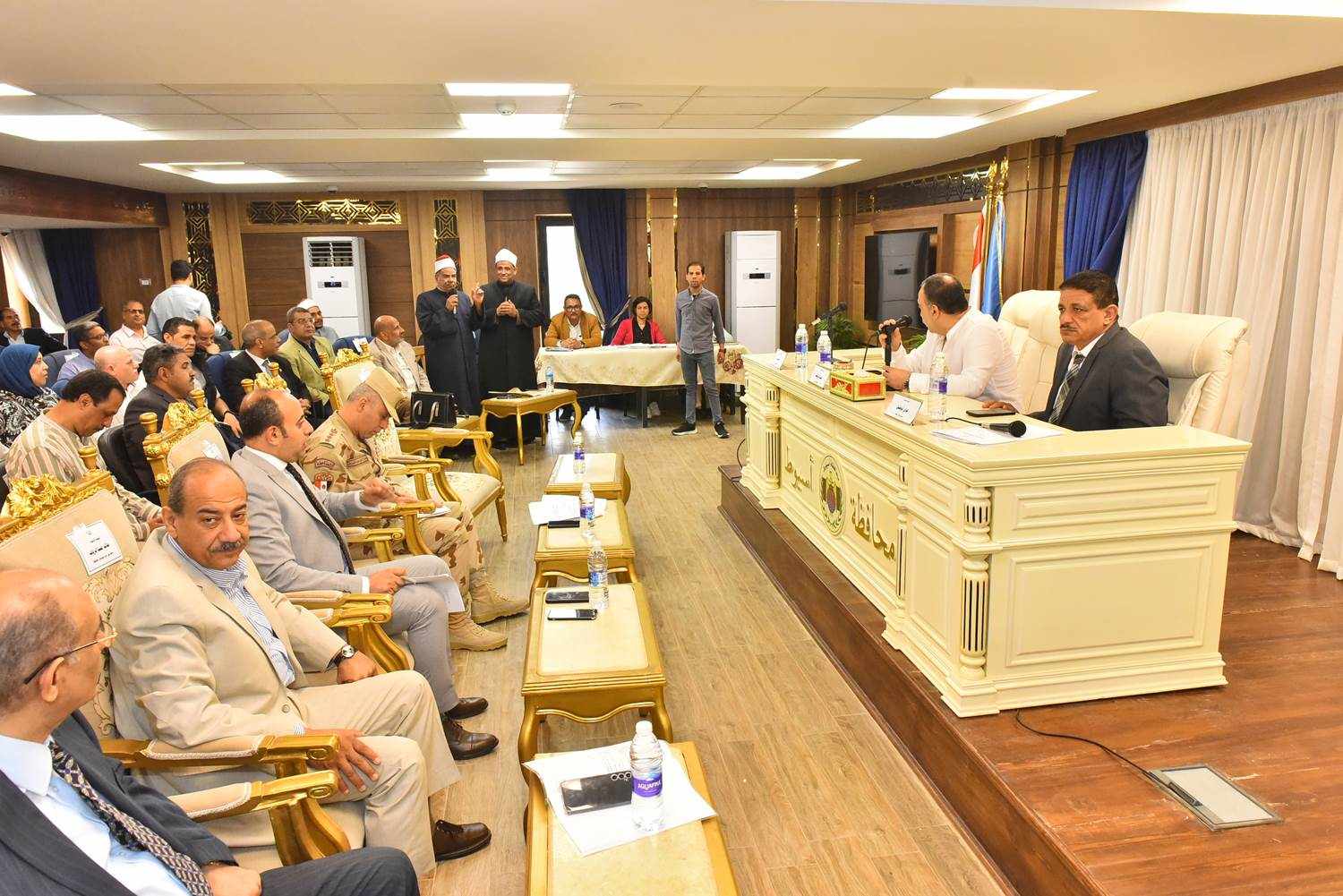 محافظ أسيوط: تكثيف الرقابة على عمليات توريد الأقماح والتسهيل على المزارعين