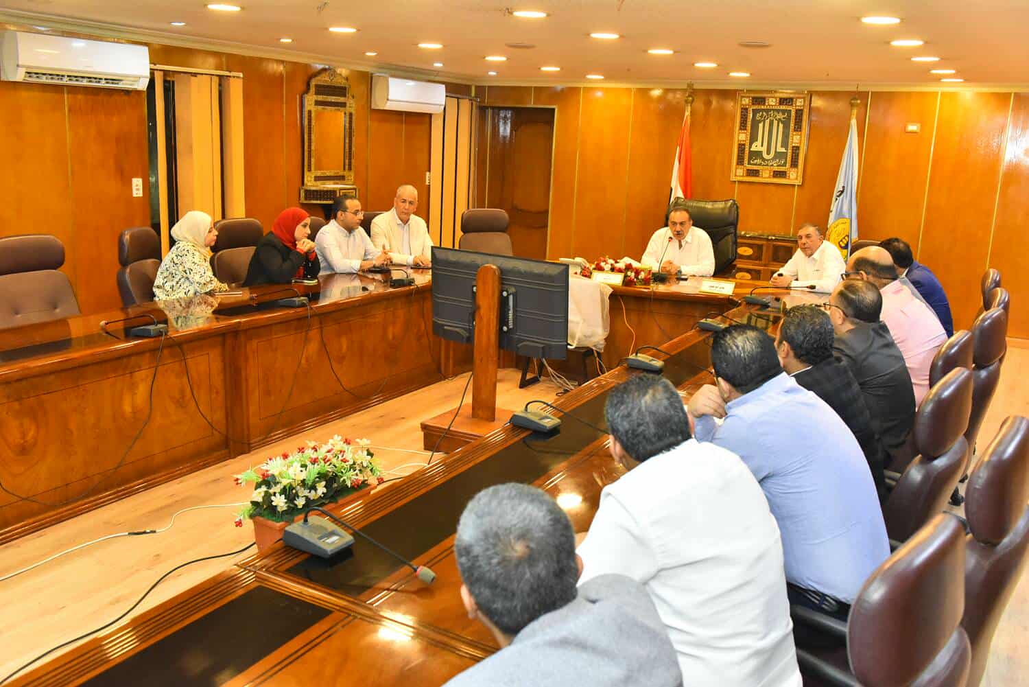 محافظ أسيوط يبحث مع شركات السياحة سُبل تنشيط السياحة الداخلية وتطوير الخدمات