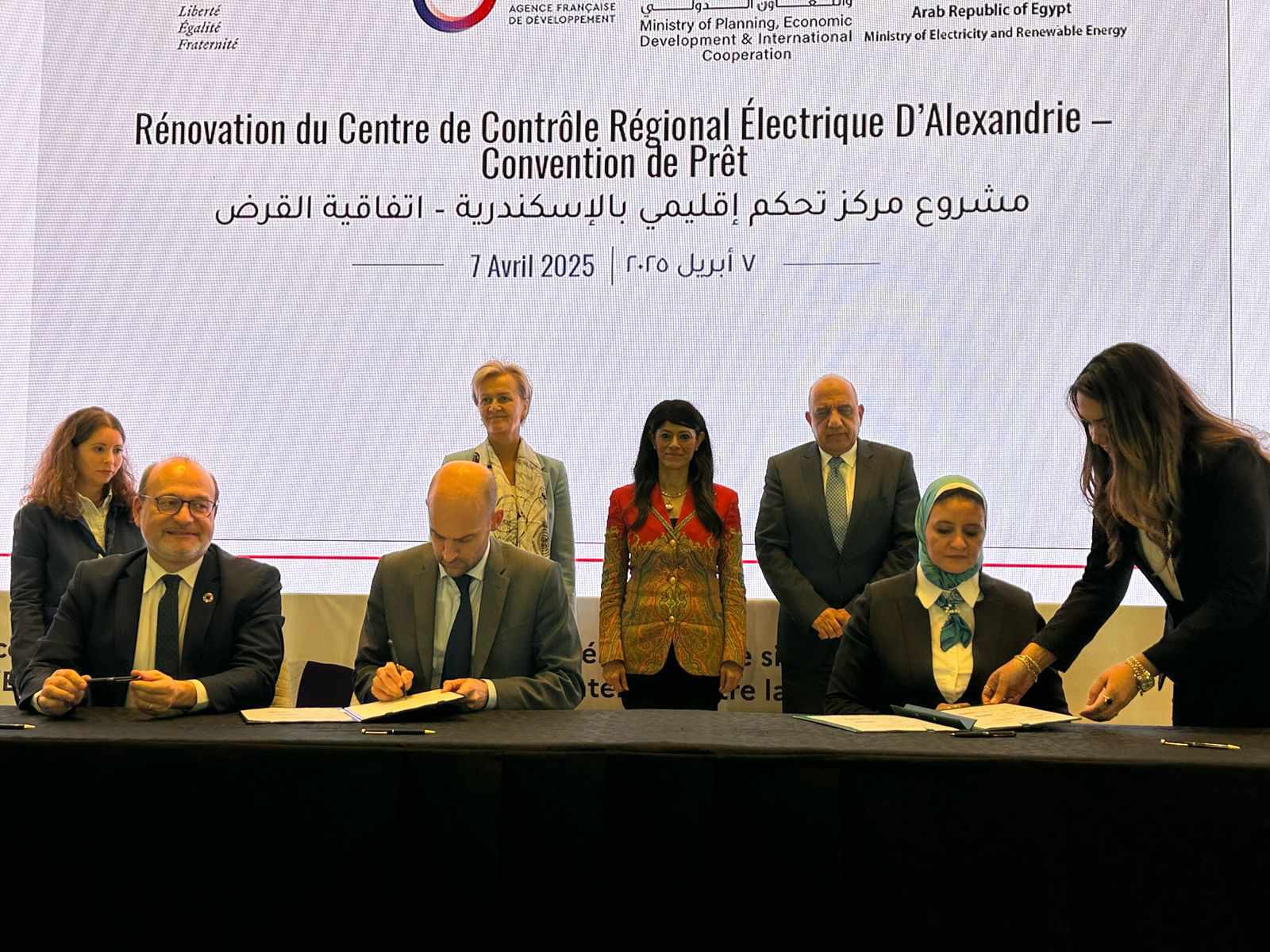 وزير الكهرباء يشهد توقيع عدد من الإتفاقيات مع الجانب الفرنسي فى مجالات الكهرباء والطاقة المتجددة