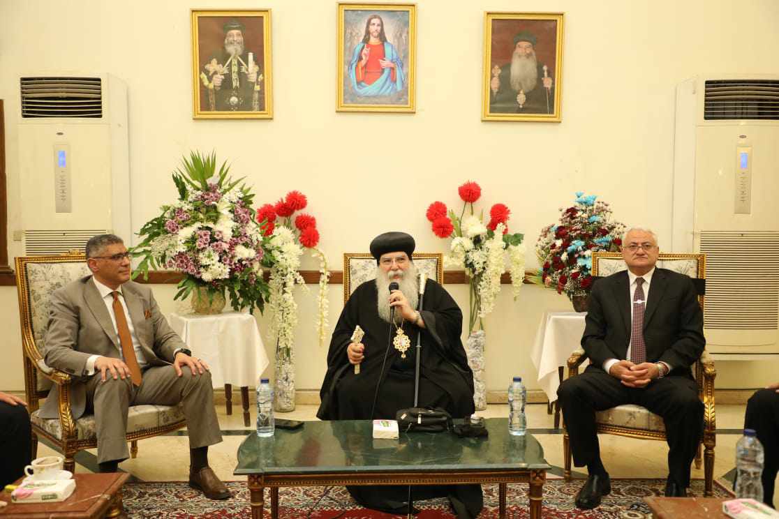 محافظ الجيزة يزور مقر مطرانية شمال الجيزة للتهنئة بعيد القيامة المجيد