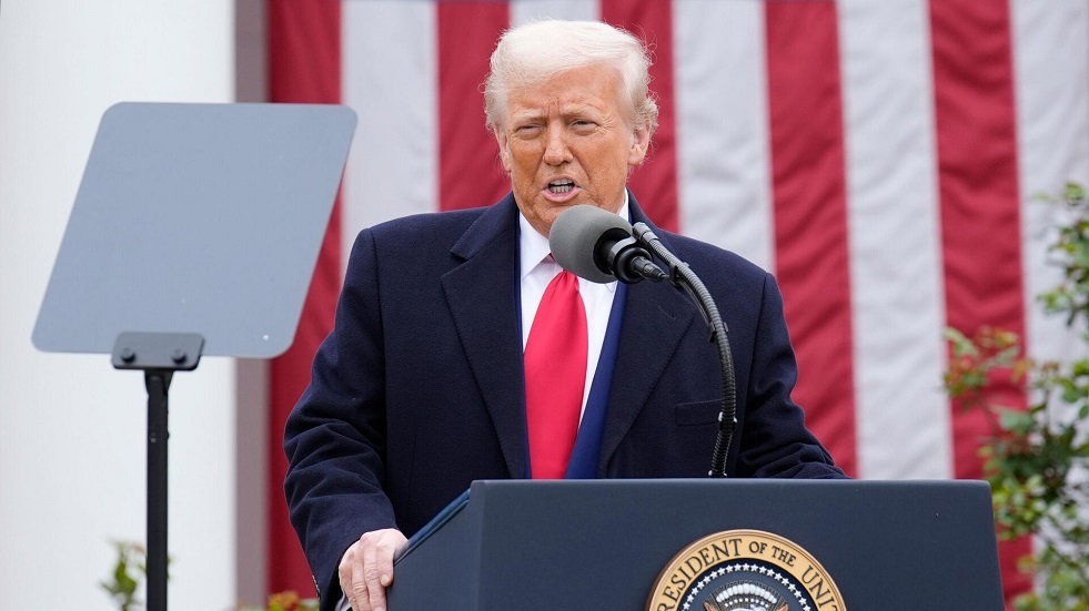 أمهلها يومًا للتراجع عن رسومها.. ترامب يهدد الصين بتعريفات جمركية ضخمة