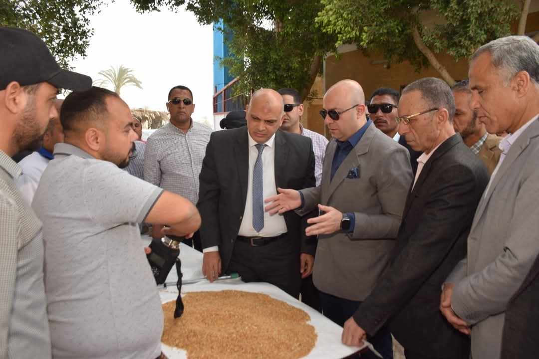 رمحافظ بني سويف يتابع “ميدانياً” انتظام وسير العمل في منظومة توريد الأقماح