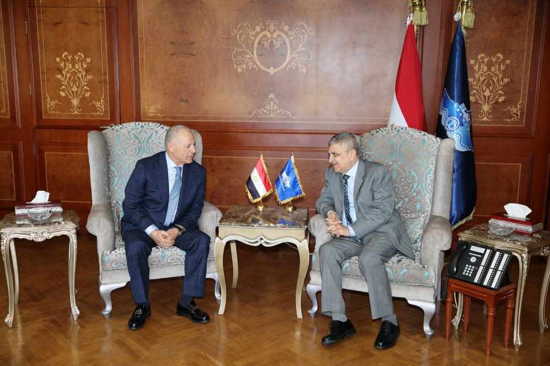 إستعداداً لكأس الأمم الأفريقية تحت 20 عام.. رئيس هيئة قناة السويس يستقبل هاني أبو ريدة