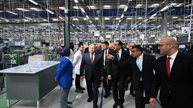 رئيس الوزراء يتفقد مصنع “سوميتومو” للضفائر الكهربائية
